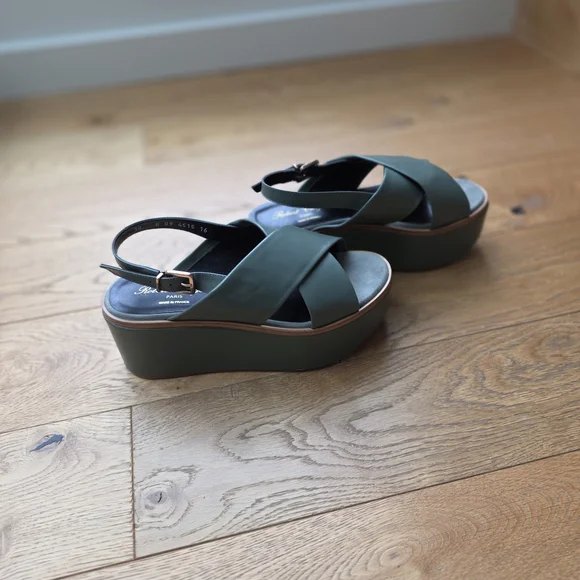 Robert Clergerie Green Leather Women's Sandals - Picture 6 of 9